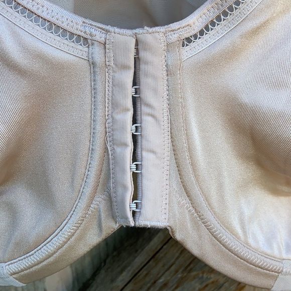 NWOT Breezies underwire bra 48C - Picture 3 of 8